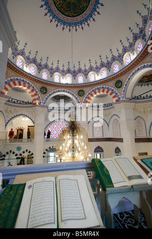 Koran in der Sehitlik Moschee, Berlin, Deutschland Stockfoto