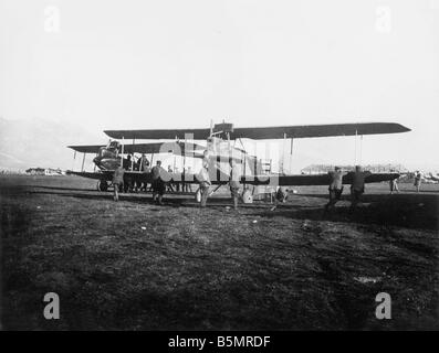 9 1917 11 13 A1 E deutsche Luftwaffe in Aviano 1917 Erster Weltkrieg 1914 1918 deutsche und österreichische Relief Anschläge in Italien Isonco B Stockfoto