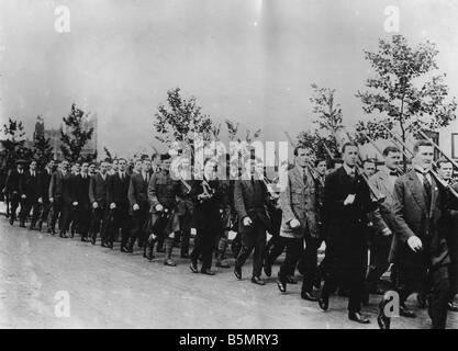 9EN 1914 8 4 A1 3 London 1914 Mobilisierung Rekruten Foto Erster weltkrieg Großbritannien Eintritt in den Krieg am 4. August 1914 nach Stockfoto