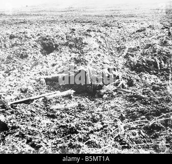 9FK 1916 0 0 A1 1 Hügel in der Nähe von Verdun nach einem Angriff WWI Welt Krieg ich Frankreich Schlacht bei Verdun 1916 The Hill Cote du Poivre nach Stockfoto