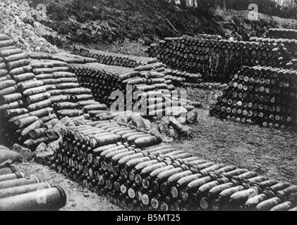 9FK 1916 4 4 A1 E Schlacht von Verdun französische Munition Weltkrieg Frankreich Schlacht um Verdun 1916 Teilansicht eines großen Munition s Stockfoto