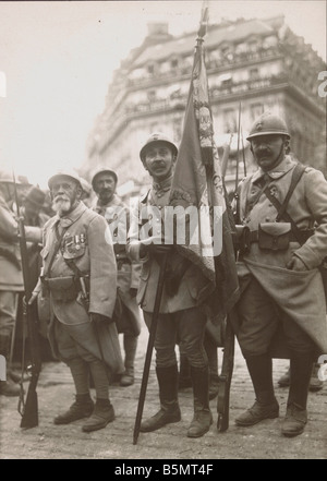 9FK 1919 7 14 A1 20 Sieg Cel Paris 14 7 1919 Fahnen Paris 14. Juli 1919 verbündet Siegesfeiern für Ende März WWI Stockfoto