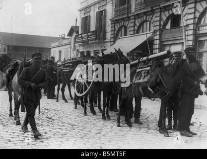 9GR 1915 11 22 A1 griechische Artillerie Thessaloniki 1915 1. Weltkrieg Griechenland griechische Artillerie in den Hafen von Thessaloniki auf dem Weg zum Stockfoto