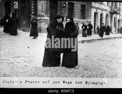 9IS 1915 0 0 A1 38 jüdische Frauen unterwegs zur Synagoge 1915 Geschichte des Judentums osteuropäischen Juden jüdische Frauen auf dem Weg zu den heutzutage Stockfoto