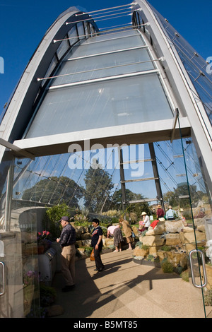 Die Davies Alpine House ein neues Gewächshaus in den Royal Botanic Gardens Kew Richmond Surrey England Großbritannien GB UK Stockfoto