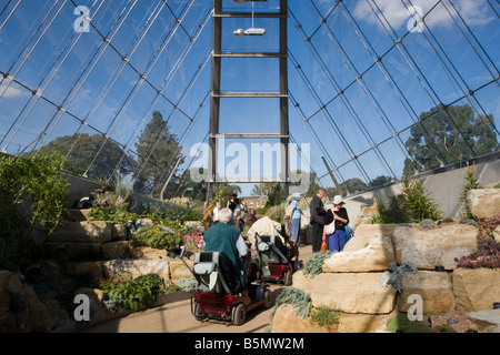 Die Davies Alpine House ein neues Gewächshaus in den Royal Botanic Gardens Kew Richmond Surrey England Großbritannien GB UK Stockfoto