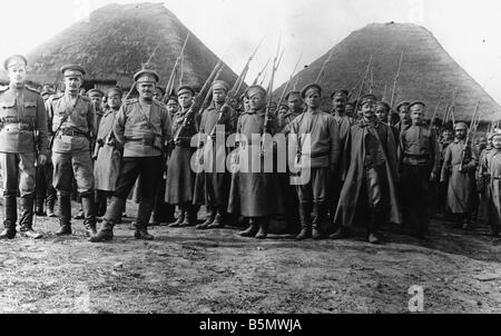 9RD 1915 9 0 A1 1 E Weltkrieg russische Soldaten 1917 Russland Weltkrieg I-Gruppe fotografieren Soldaten der 10. Gesellschaft von den 9 t Stockfoto