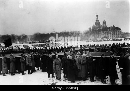 9RD 1917 3 12 A3 1 Februar Revolution Beerdigung der Opfer Russland Revolution 12. Februar März 1917 Febr 27 alten Stil Beerdigung Stockfoto