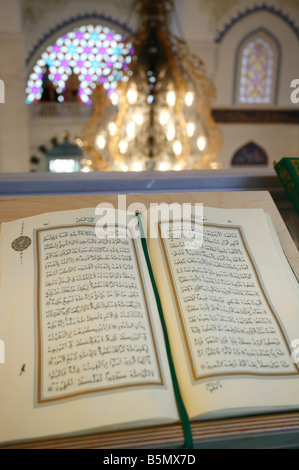 Koran in der Sehitlik Moschee, Berlin, Deutschland Stockfoto