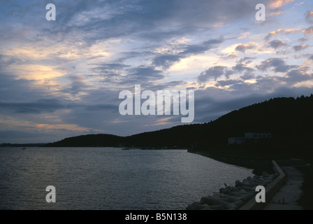 Abendhimmel und Küsten-Szene in der Nähe von Wajima in Japan Präfektur Ishikawa Stockfoto