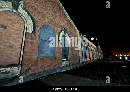 Thompsons Pump House, Thompsons Graving Dock, Belfast, in der Nacht. Stockfoto