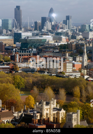 Blick vom Millbank Tower 8 - der City of London, Lambeth Palace im Herbst Stockfoto