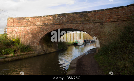 Die Worcester und Birmingham Kanal im Tardebigge Canal Village in Worcestershire den Midlands England Stockfoto