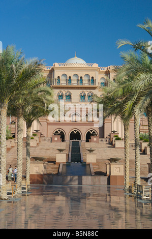 Ein Eingang des Palace Abu Dhabi Stockfoto