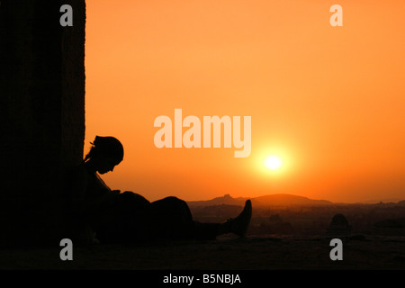Sonnenuntergang in Hampi, gesehen vom Hemakuta Hügel, Karnataka, Indien Stockfoto