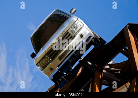 Gerry Judah es 60. Jahrestag Land Rover Skulptur außen Goodwood House auf dem Goodwood Festival of Speed, Sussex, UK. Stockfoto