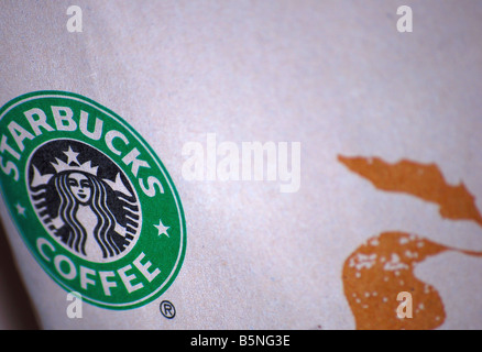 Schließen Sie herauf Bild einer Starbucks-Tasche Stockfoto
