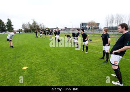 Männer laufen tut Fußball Trainingsübungen Stockfoto