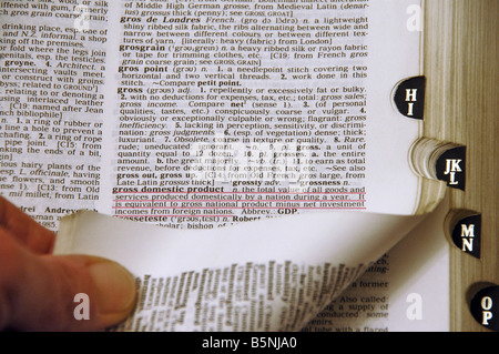 Eine Nahaufnahme der Bedeutung von "Bruttoinlandsprodukt" im Wörterbuch gefunden. Stockfoto