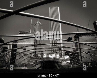 Jay Pritzker Pavilion (von Frank Gehry, fertig im Juli 2004). Millennium Park. Chicago. Illinois. USA Stockfoto