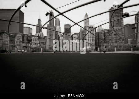 Die Schleife von Jay Pritzker Pavilion (von Frank Gehry, im Juli 2004 fertiggestellt) gesehen. Millennium Park. Chicago. Illinois. USA Stockfoto