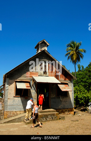 Touristen besuchen eine alte Kakao-Plantage-Website, Grenada in der "Karibik" Stockfoto