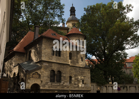 KLAUS-SYNAGOGE IM ALTEN JÜDISCHEN FRIEDHOF JOSEFOV JÜDISCHEN VIERTEL PRAG TSCHECHISCHE REPUBLIK Stockfoto