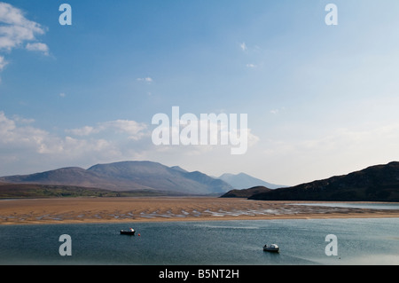 Boote vor Anker in Kyle of Durness bei Ebbe, Keoldale, North West Highlands, Schottland Stockfoto