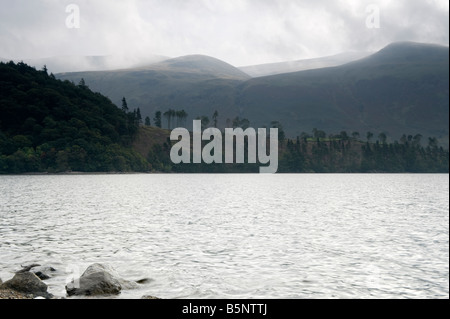 Auf der Suche nach fällig Ost in Richtung hohen Fjälls und Stybarrow Dodd vom Ufer des Thirlmere. Stockfoto