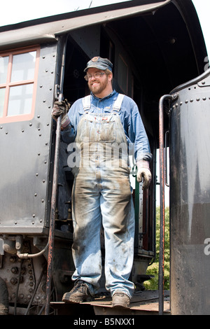 Ingenieur mit alten Dampfzug Stockfoto