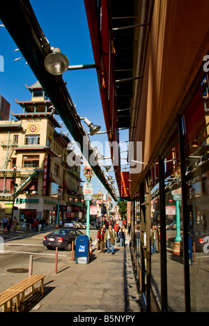 Touristen in Chinatown befindet sich in San Francisco Kalifornien Stockfoto