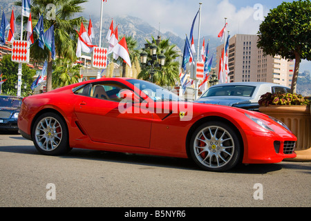 Roter Ferrari Sport Auto, Place Du Casino, Monte Carlo, Monaco, Frankreich Stockfoto