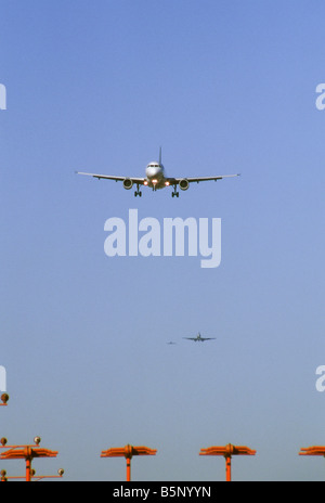 Passagierjet Flugzeug landet am Los Angeles International Airport (LAX) Stockfoto