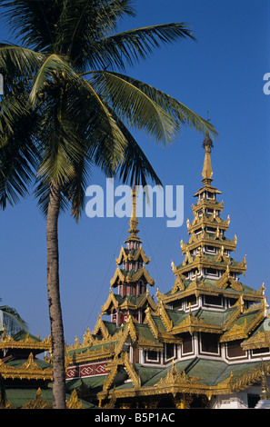 Mehrstufige Dächer Shwedagon Paya oder Pagode, Rangun, Yangon, Birma oder Myanmar Stockfoto