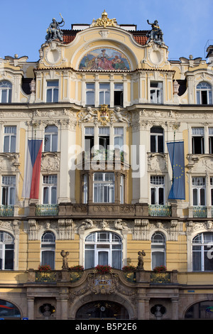 KUNST NOUVEAU FASSADE ALTSTÄDTER RING STAROMESTSKE NAMESTI PRAG TSCHECHISCHE REPUBLIK Stockfoto