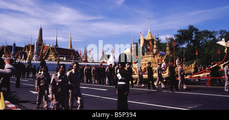 Die königlichen Wagen während der Proben für die späten Prinzessin Galyani Vadhana königlichen Einäscherung am Sanam Luang, Bangkok Stockfoto