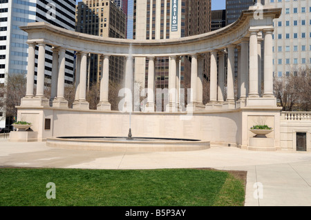 Wrigley Square und Millennium Park Monument Peristyl mit dorischen Säulen. Chicago. Illinois. USA Stockfoto