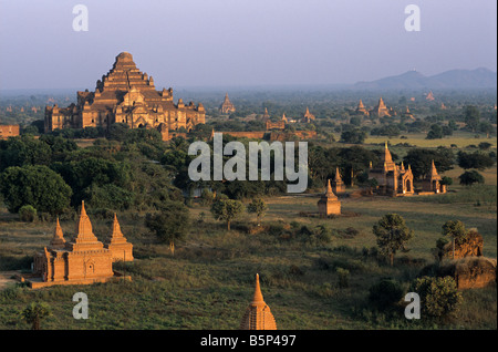 Panoramablick am Abend über die Dhammayangyi Tempel in Bagan, Birma oder Myanmar Komplex Stockfoto