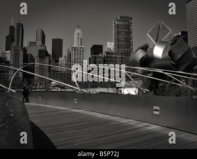 Die Schleife (von Frank Gehry, 2004) von BP-Brücke aus gesehen. Millennium Park. Chicago. Illinois. USA Stockfoto