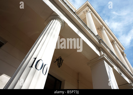 Makellose Säulen und Pfeiler Fassade des klassisch gestaltet viktorianischen Alleineigentum an 100 Eaton Square, Belgravia Stockfoto