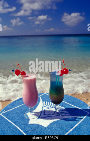 Getränke auf Playa Kalki, Lodge Kura Hulanda und Beachclub, West End Stockfoto