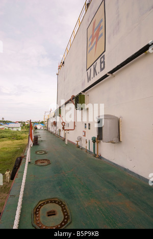 Schwimmende elektrischen Generator Schiff - verursacht durch Tsunami befindet sich in Kampung Bunge Blangcut, Jayabaru, Banda Aceh, Sumatra, Indonesien Stockfoto