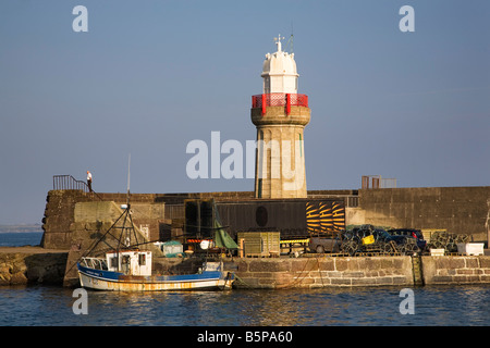 Leuchtturm im Hafen gebaut im Jahre 1815 von Alexander Nimmo, Dunmore East, Grafschaft Waterford, Irland Stockfoto