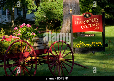 Bed And Breakfast in Zeichen und Wagen im Hof, Bar Harbor, Maine, USA Stockfoto