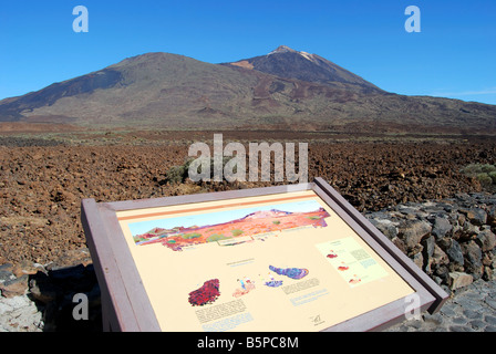 Blick von Mt.Teide über Lavafelder, vom Lookout point, Parque Nacional Del Teide, Teneriffa, Kanarische Inseln, Spanien Stockfoto