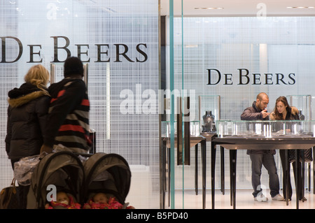 DE BEERS Diamond Schmuck Shop Westfield Shopping Centre White City Entwicklung W12 London Vereinigtes Königreich Stockfoto