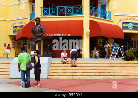 Dr. Albert Claudius Whathey Statue Cruise Ship Terminal Philipsburg St. Maarten Stadtinsel Niederlande Antillen Caribbean Stockfoto