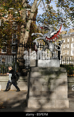 Eine Statue von Griffin, die Kennzeichnung der City of London Grenzen Stockfoto