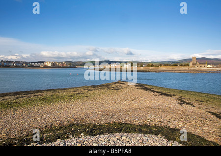 Dungarvan vom Ende des Cunnigar, ein Sandspit läuft aus einem Ring über Bucht Dungarvan, County Waterford, Irland Stockfoto