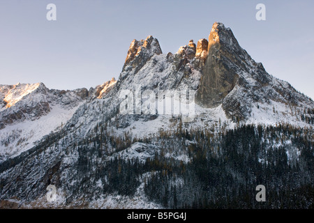 Liberty Bell und frühen Winter Türme auf Washington Pass Mt Baker Snoqualmie nationaler Wald-Washington Stockfoto